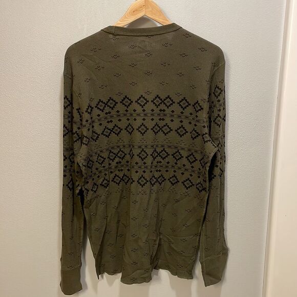 American Rag mens army green long sleeve tee shirt with black designs - Picture 7 of 8